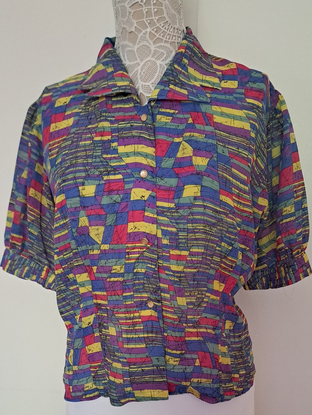 Pre Center Fashion Style Sleeve Button-Up Shirt in Multicolor Geo Stripe
